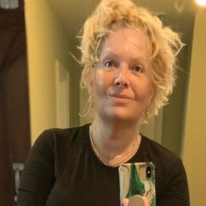 Meet your Posher, Dominique